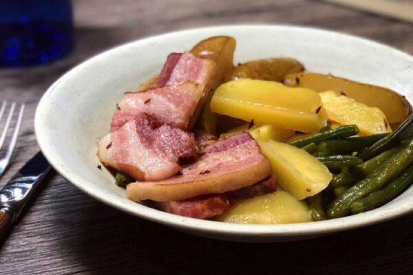 【ドイツ郷土料理】Bohnen, Birnen und Speck：豆と洋梨とベーコンの煮込み【本格ドイツ料理レシピ】