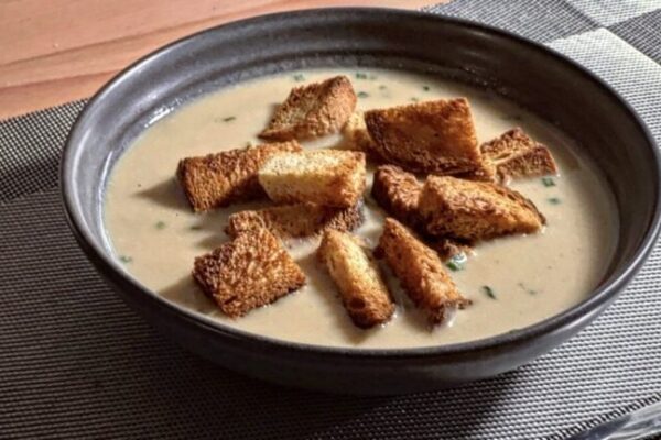 【本格ドイツ料理】ドイツじゃビールは飲むにとどまらない‼︎?ドイツ風ビールスープ”Biersuppe(ビーアズッペ)”のレシピ。