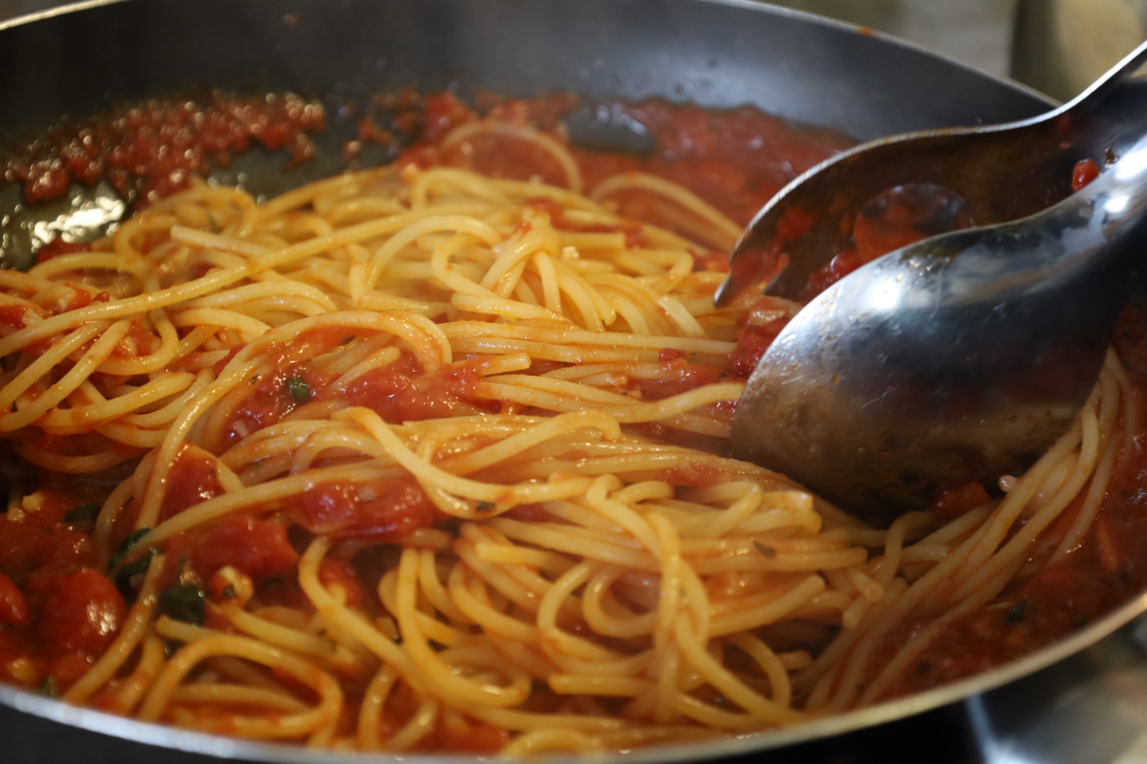 Pasta alla pomodoro : トマトとバジルのパスタ【本格イタリア料理 