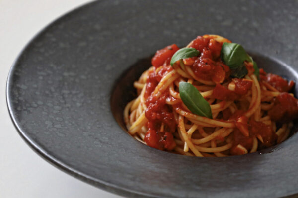 Pasta alla pomodoro : トマトとバジルのパスタ【本格イタリア料理レシピ】