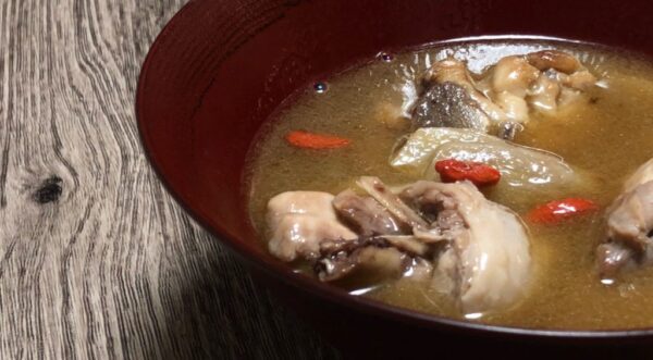 台湾の薬膳スープ。”月子餐” の代表的料理”麻油鶏(マーヨージー)”本格レシピ