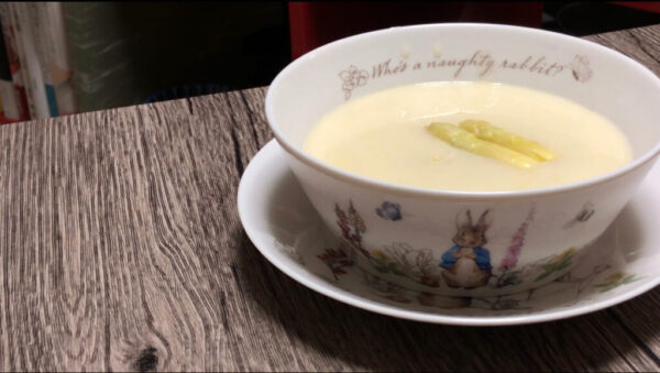 【本格ドイツ料理】春の訪れを祝う。”ホワイトアスパラガスのクリームスープ(Spargelsuppe)”