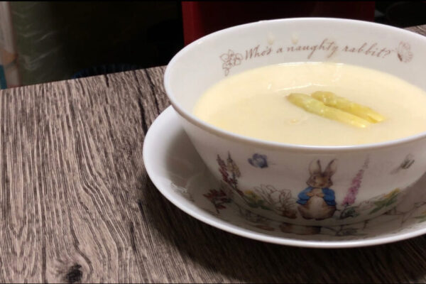【本格ドイツ料理】春の訪れを祝う。”ホワイトアスパラガスのクリームスープ(Spargelsuppe)”