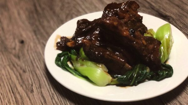 【本格中華レシピ】鎮江排骨:スペアリブの黒酢煮込み。