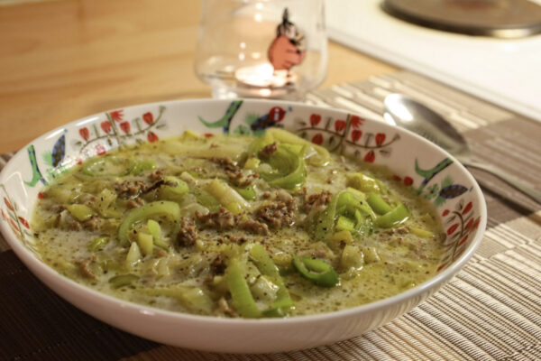 【本格レシピ】Käse-Lauch-Suppe mit Hack：ドイツ風リーキとチーズのスープ【ドイツ家庭料理】