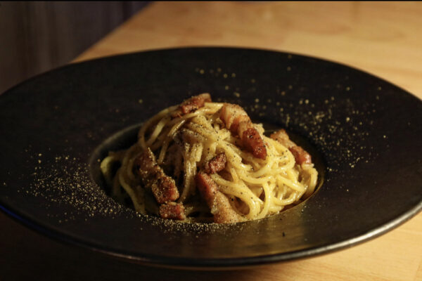 【イタリア郷土料理】Pasta alla Carbonara：炭焼き夫風パスタ【本格イタリア伝統料理レシピ】