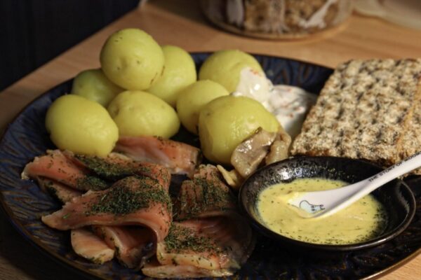 【本格北欧料理】Gravlax：ディルの香るサーモンの塩漬け【本格レシピ】