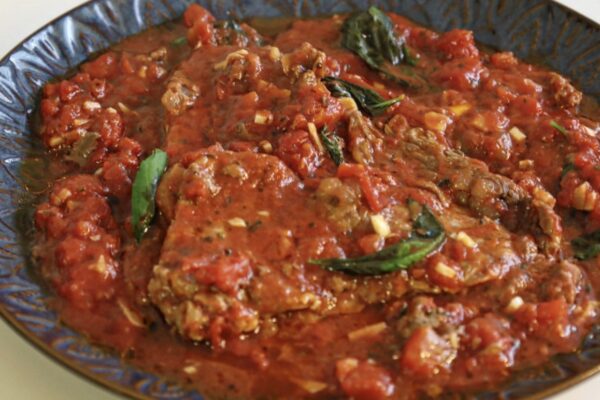 【イタリア郷土料理】Carne alla pizzaiole：牛肉のピザ職人風【本格イタリア伝統料理レシピ】